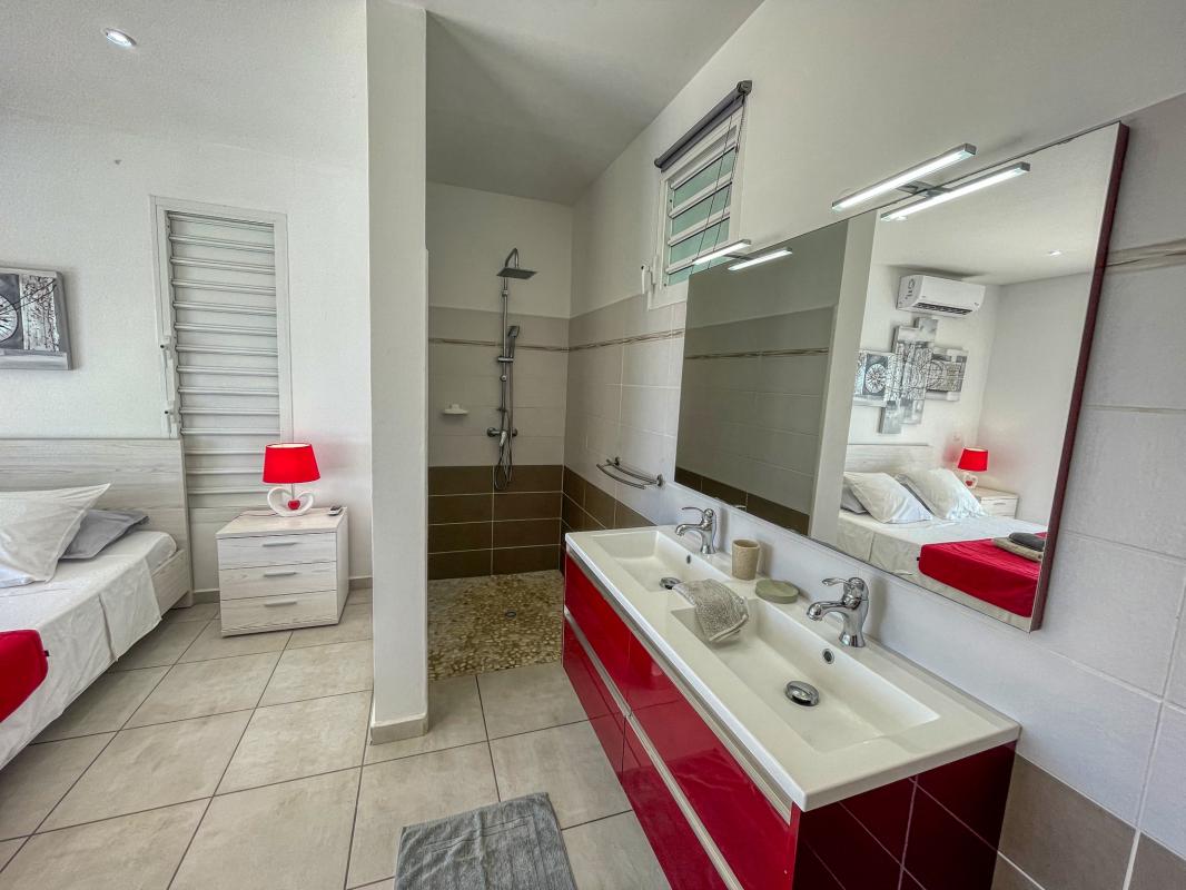 Location villa Rubis 2 chambres 4 personnes vue sur mer piscine à St François en Guadeloupe - sdd chb 1